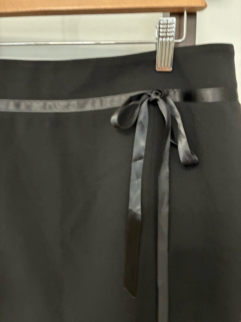 Pierre Cardin Black Skirt Satin Ribbon at waist asymmetrical hem & slit Sz 16 - Picture 9 of 10
